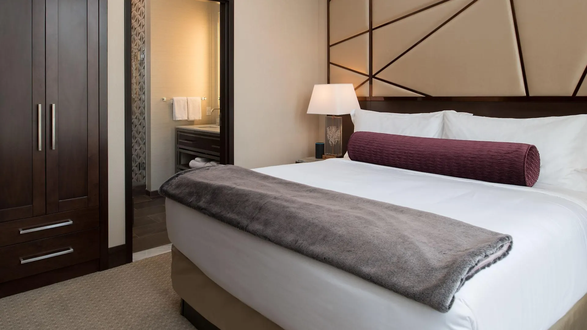 **** Hotel Embassy Suites By Hilton Seattle Downtown Pioneer Square United States