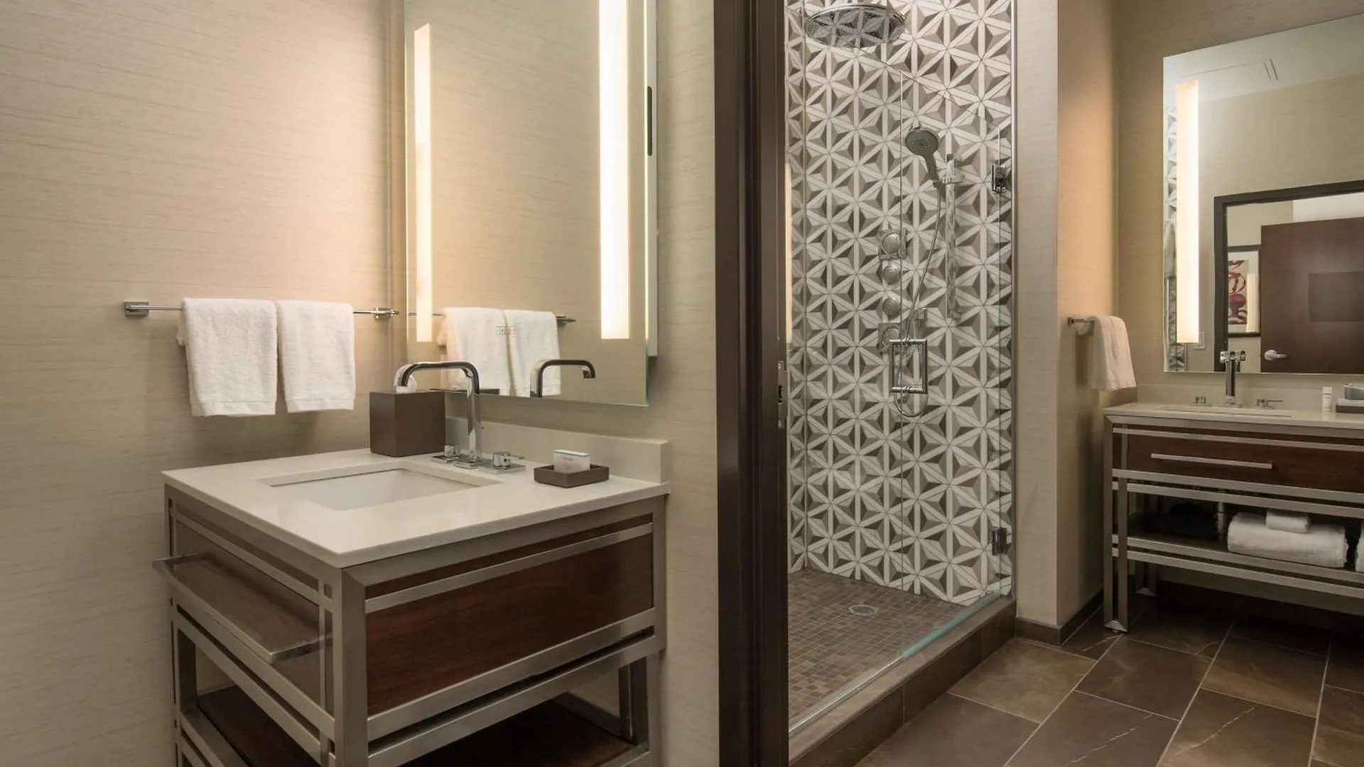 Embassy Suites By Hilton Seattle Downtown Pioneer Square 4*,
