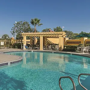 Hotel La Quinta & By Wyndham Airport